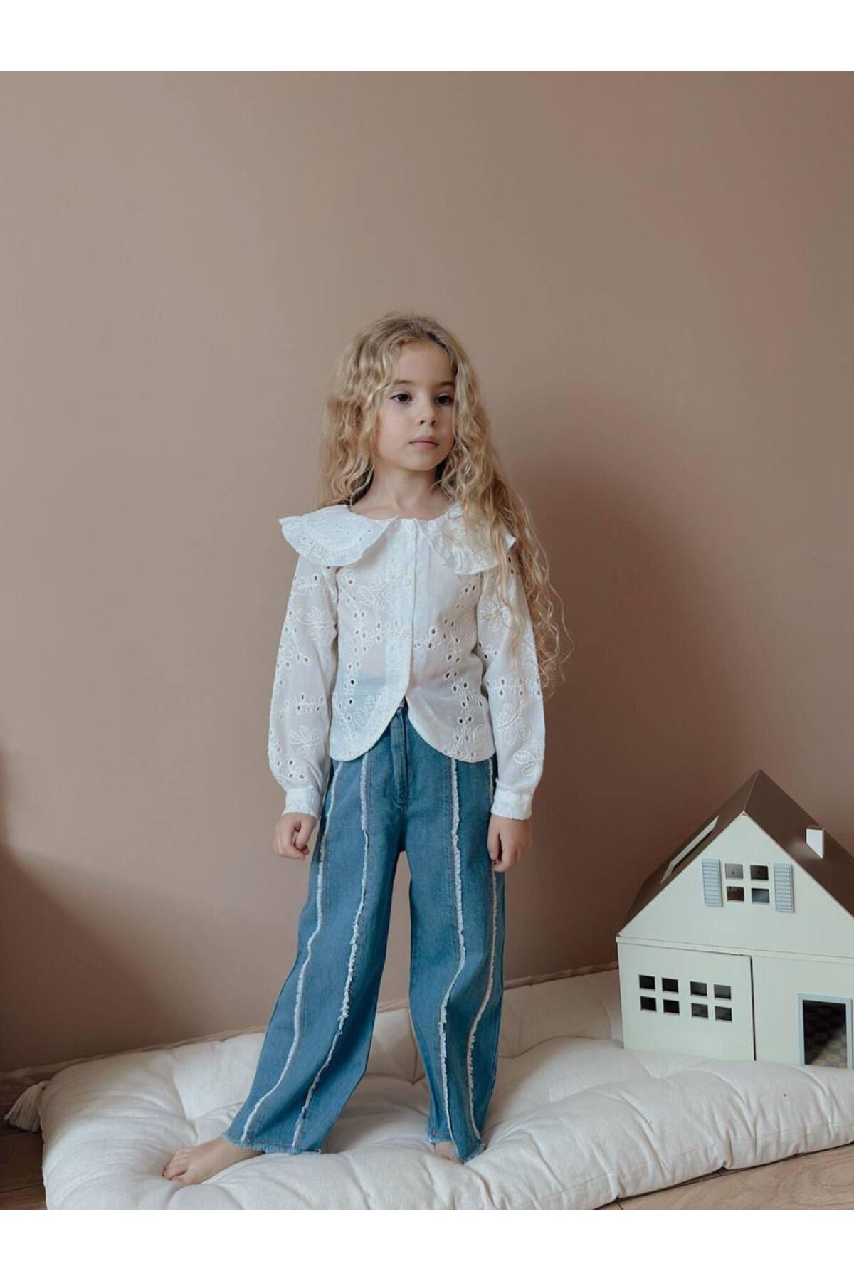 Kız Çocuk Brode Bluz & İspanyol Paça Kot Takım - Görsel 2